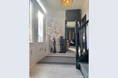 207 Ridgefield Avenue, Waterbury, CT 06705 - Photo 4