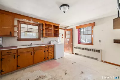 24 Pentlow Avenue, New Britain, CT 06053 - Photo 6