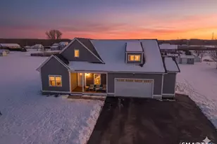 4 Jessie Ln, East Windsor, CT 06016 - Photo 2