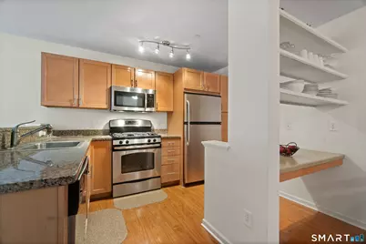 26 Schoolhouse Drive #204, West Hartford, CT 06110 - Photo 4