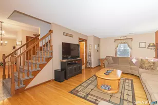 52 Tracey Ann Ct, Naugatuck, CT 06770 - Photo 4