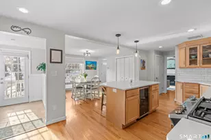 30 Sandhurst Dr, West Hartford, CT 06107 - Photo 8