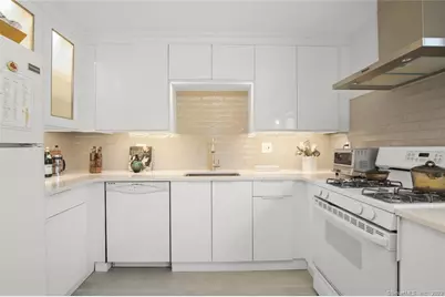 8 Cross Highway #B, Westport, CT 06880 - Photo 16