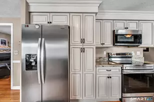 212 Old Stagecoach Rd, Meriden, CT 06450 - Photo 10