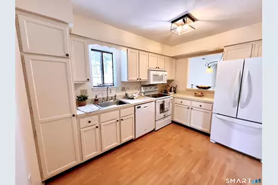 35 Nutmeg Road #Apt D1, Middlebury, CT 06762 - Photo 4