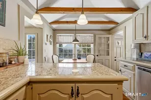 402 Boston St, Guilford, CT 06437 - Photo 8