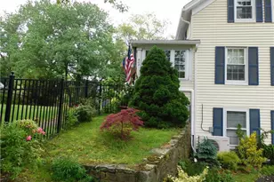 402 Boston St, Guilford, CT 06437 - Photo 2