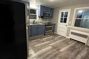 574 South Quaker Ln, West Hartford, CT 06110 - Photo 4