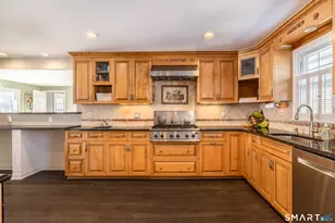 4725 Madison Ave, Trumbull, CT 06611 - Photo 8