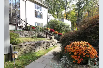 8 Bayberry Ridge Road, Westport, CT 06880 - Photo 2
