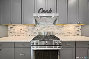 909 Tillinghast Dr, Oxford, CT 06478 - Photo 8