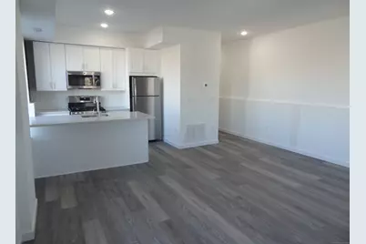 2806 Fairfield Avenue #301, Bridgeport, CT 06605 - Photo 2