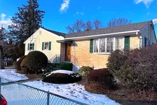 21 Blue Trail Dr, Waterbury, CT 06705 - Photo 2