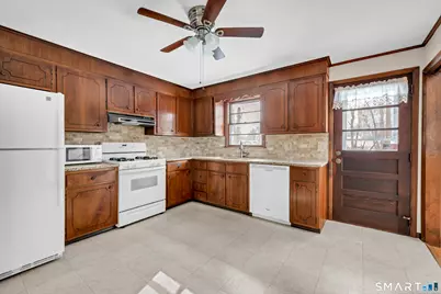 95 Masna Place, Stratford, CT 06614 - Photo 8