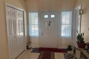 162 Thistle Pond Dr, Bloomfield, CT 06002 - Photo 2