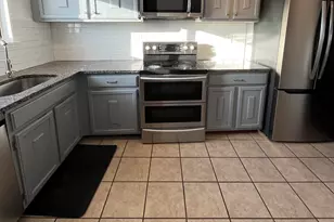 10 Dogwood Ct, Cromwell, CT 06416 - Photo 1