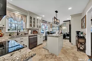 24 Colonial Ridge Dr, New Milford, CT 06755 - Photo 2