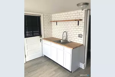 24 Saint Johns Street, Middletown, CT 06457 - Photo 12