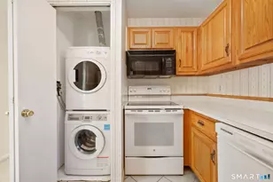 2437 Bedford St, Stamford, CT 06905 - Photo 4