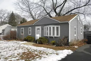 32 Walnut Cir, Windsor Locks, CT 06096 - Photo 1