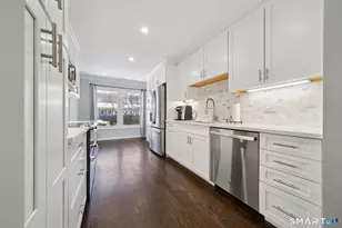 76 Fawn Ridge Ln, Norwalk, CT 06851 - Photo 2