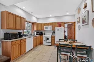 245 Edwards St, New Haven, CT 06511 - Photo 10