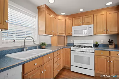 88 Veres Street, Fairfield, CT 06824 - Photo 10