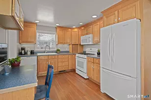 88 Veres St, Fairfield, CT 06824 - Photo 8