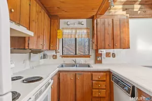 134 Janeway Dr, Guilford, CT 06437 - Photo 12