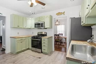 944 Longbrook Ave, Stratford, CT 06614 - Photo 10