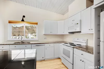 1452 Melville Avenue #1452, Fairfield, CT 06825 - Photo 10