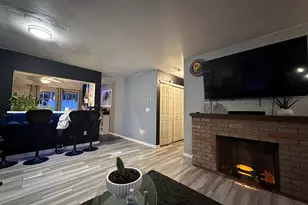 203 Oakland St, Manchester, CT 06042 - Photo 2