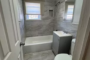 117 Dupont Pl, Bridgeport, CT 06610 - Photo 10