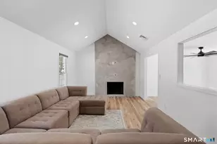 2 Yellow Orange Cir, Middletown, CT 06457 - Photo 4