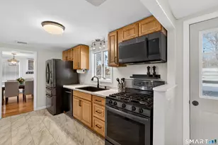 372 Fern St, West Hartford, CT 06119 - Photo 8