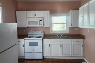 141 Hicks St, Bridgeport, CT 06608 - Photo 6