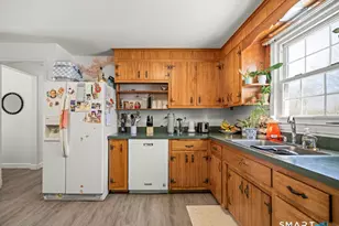 406 Cherry Ln, Montville, CT 06370 - Photo 10