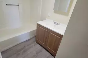 20 Lounsbury Ave, Waterbury, CT 06706 - Photo 6