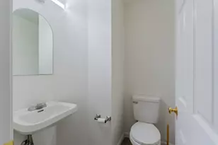 208 Castlewood Dr, Bloomfield, CT 06002 - Photo 12