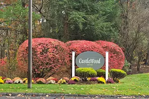 208 Castlewood Dr, Bloomfield, CT 06002 - Photo 2