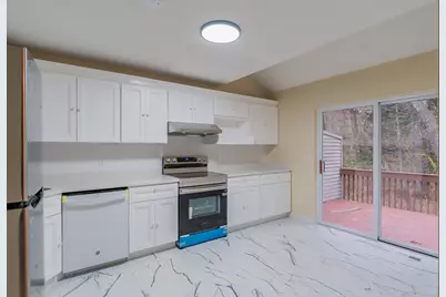 208 Castlewood Drive #208, Bloomfield, CT 06002 - Photo 8