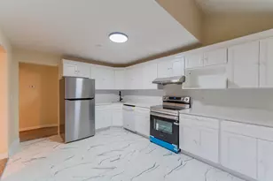 208 Castlewood Dr, Bloomfield, CT 06002 - Photo 10