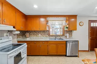 95 Harvard St, Hartford, CT 06106 - Photo 2