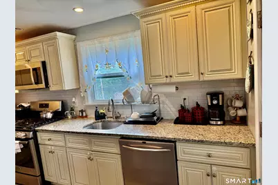 15 Edwards Street, Bridgeport, CT 06606 - Photo 16