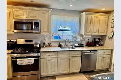 15 Edwards Street, Bridgeport, CT 06606 - Photo 18