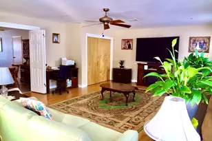 4 Beverly Dr, Ansonia, CT 06401 - Photo 6