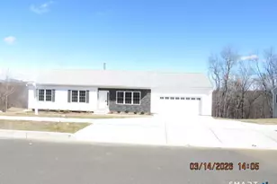 73 Warm Earth Rd, Naugatuck, CT 06770 - Photo 1