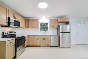 62 Chestnut St Ext, Danbury, CT 06810 - Photo 16