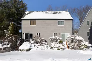 32 Woodland Ct, Meriden, CT 06450 - Photo 2