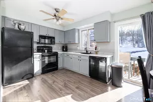 32 Woodland Ct, Meriden, CT 06450 - Photo 4